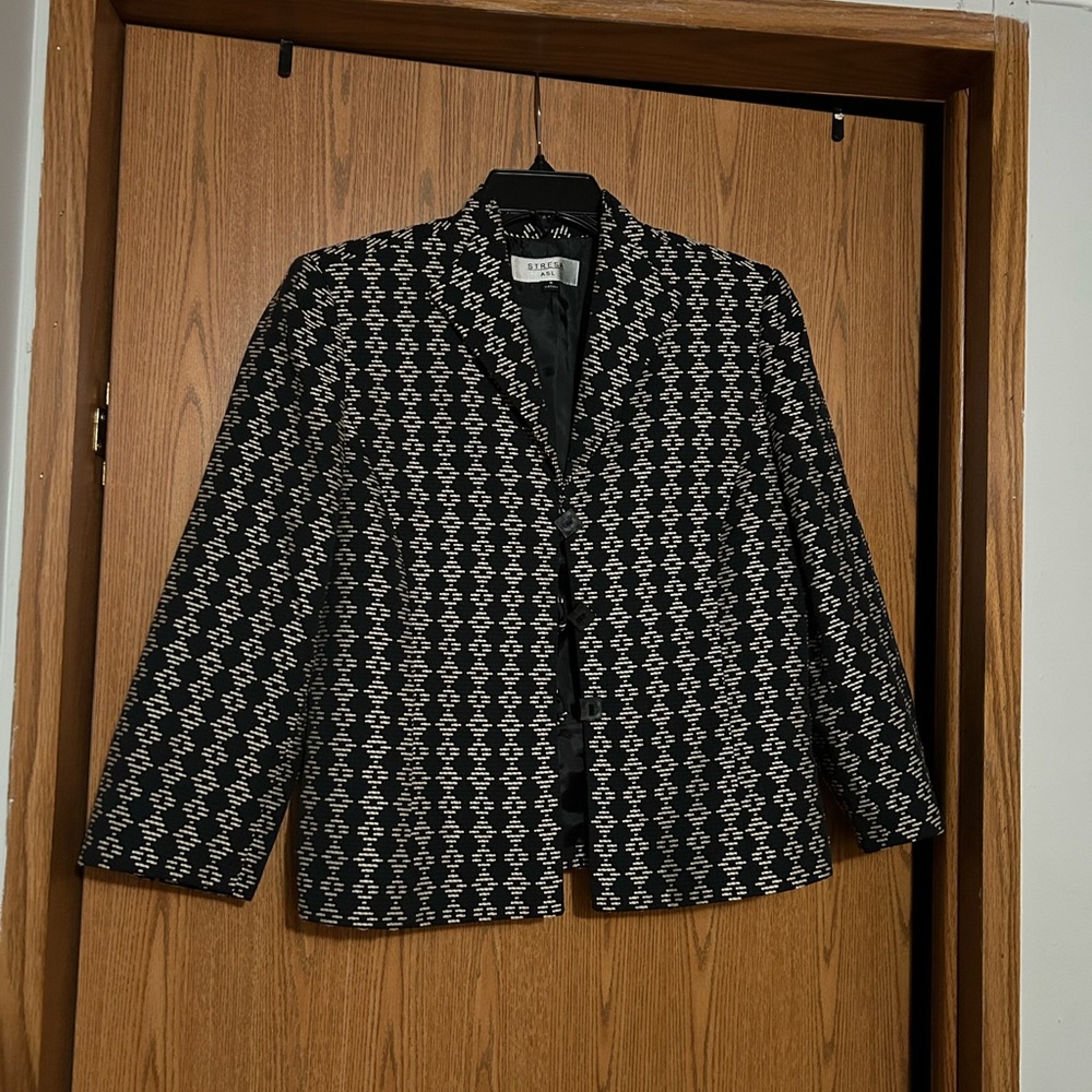 Elegant Black and Tan Patterned Blazer